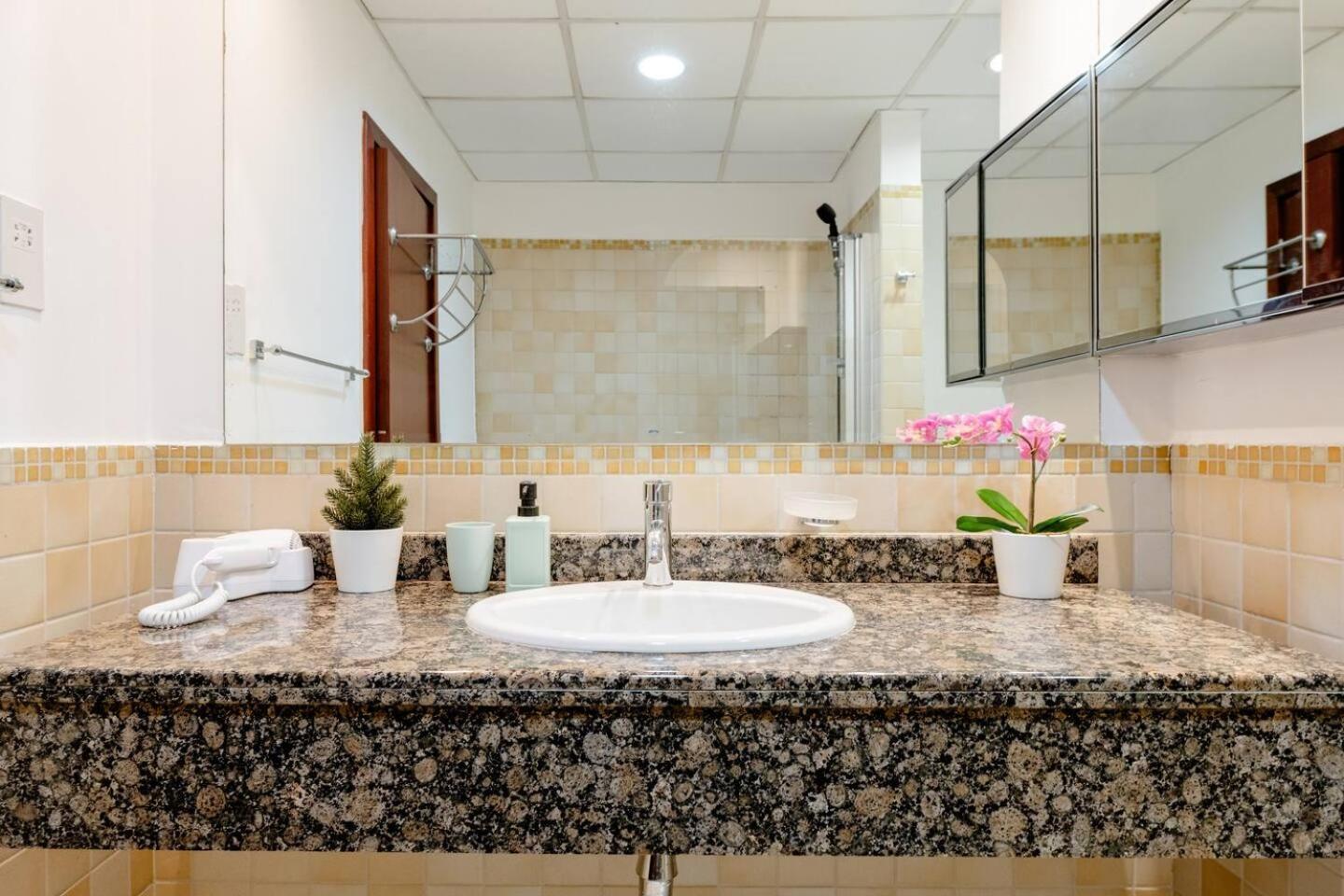 Moonlight Hostel Jbr - 2Min Walk To Jbr Beach - Gym - 2Min Metro Station - Poll Dubai Eksteriør bilde